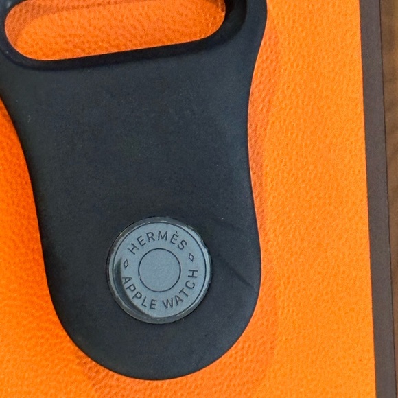 Hermes Noir Limited Edition Series 5 Apple Watch 40MM 650.00 $ - Picture 6 of 6